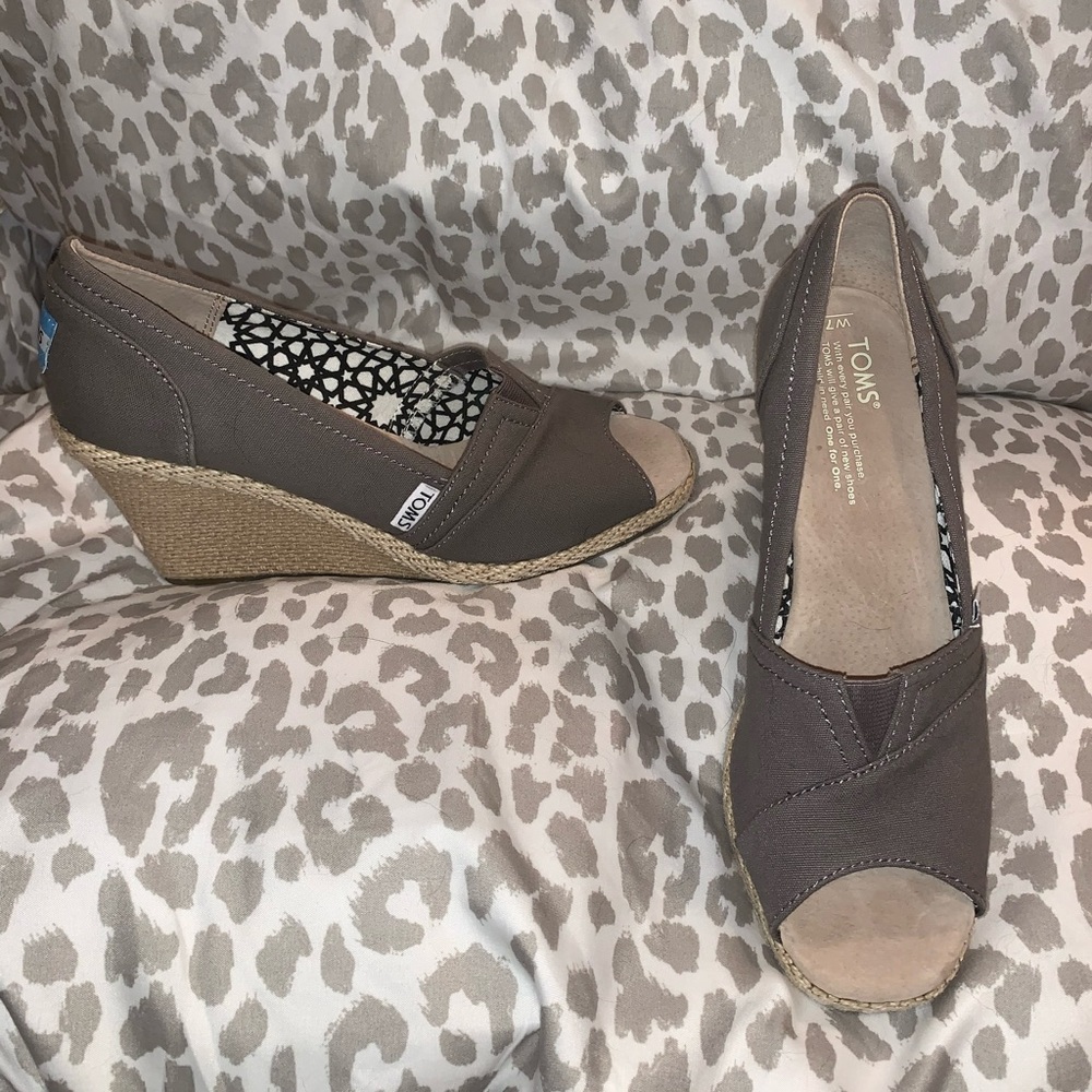 Toms Wedges- NWT size 7.5